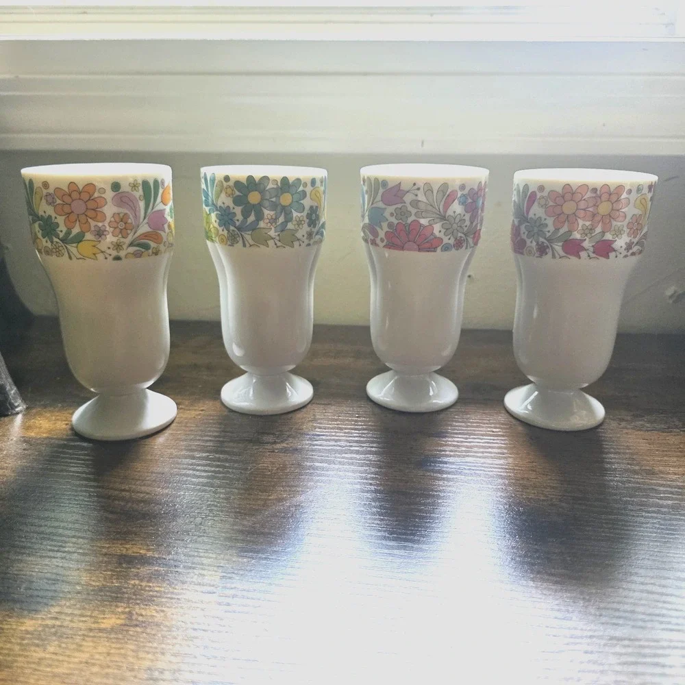 Vintage 1970s Mod Floral White Footed Glasses Japan Retro Daisy Parfait Set of 4